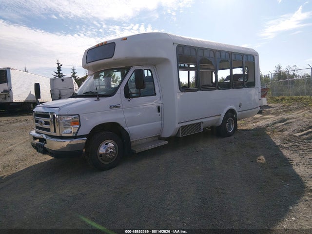 Ford E-450 Cutaway 2015 1FDFE4FS9FDA02919 Image 2