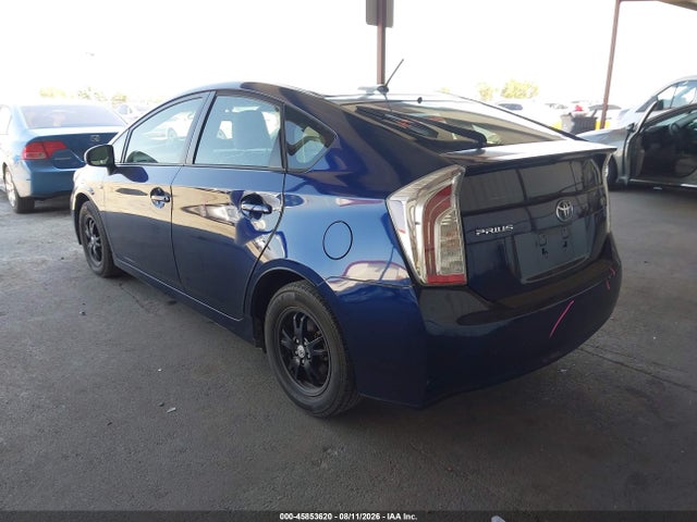 Toyota Prius Two 2014 JTDKN3DU5E1758555 Image 3