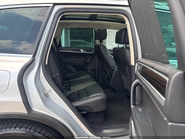 Продаж на аукціоні авто 2017 Volkswagen Touareg V6 Executive, vin: WVGGF7BP8HD001557, номер лоту: 45853865