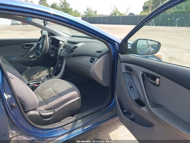 Продажа на аукционе авто 2015 Hyundai Elantra Se, vin: 5NPDH4AEXFH567078, номер лота: 45854699