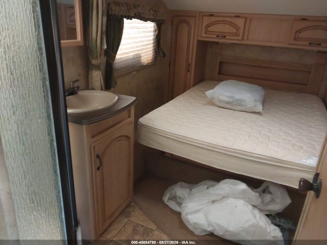 45854790 :رقم المزاد ، 1TC3B431281305027 vin ، 2008 Coachmen Chaparral مزاد بيع
