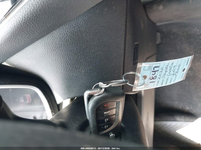 JTDEPRAE3LJ024405 Toyota COROLLA LE