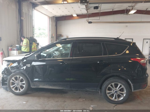 Продажа на аукционе авто 2018 Ford Escape Se, vin: 1FMCU9GD8JUB71597, номер лота: 45854907