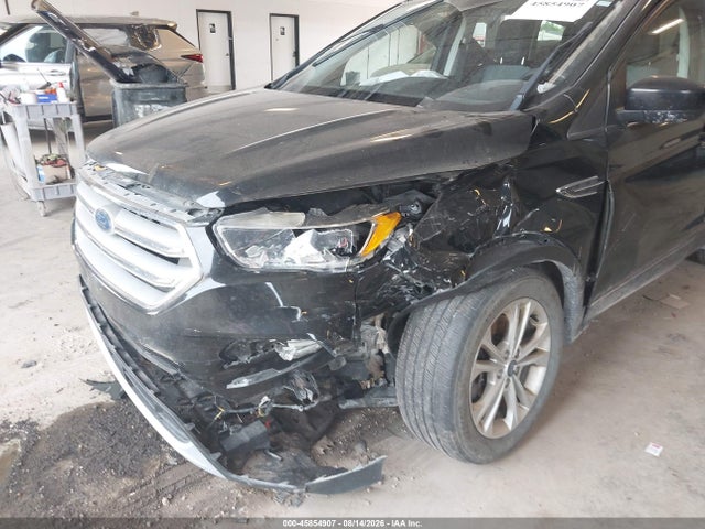 Продажа на аукционе авто 2018 Ford Escape Se, vin: 1FMCU9GD8JUB71597, номер лота: 45854907