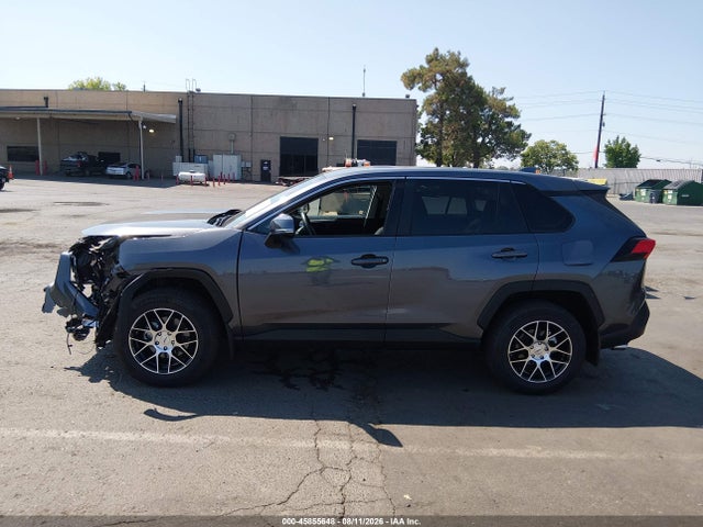 2T3G1RFV6RC473334 Toyota RAV4 LE
