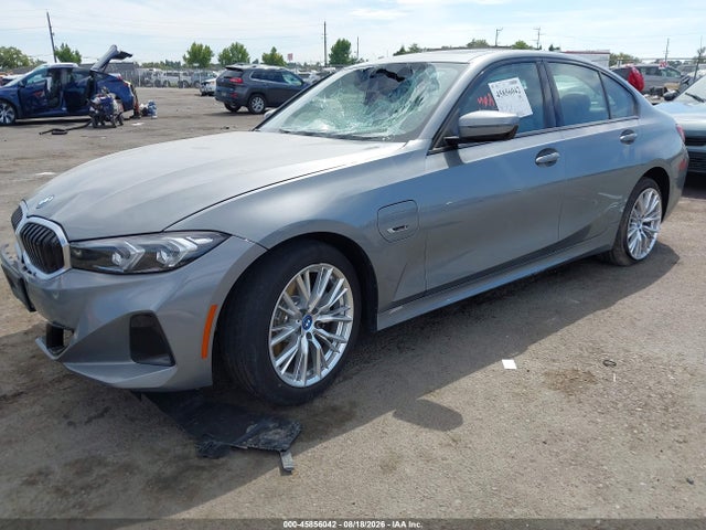 BMW 330e 2023 3MW39FF09P8C91303 Image 2
