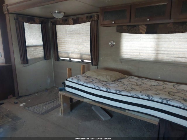 Продаж на аукціоні авто 2015 Forest River Chaparral, vin: 5ZT3CHYB1FA310197, номер лоту: 45856116