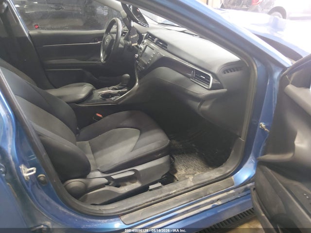 45856129 :رقم المزاد ، 4T1B11HK0KU260973 vin ، 2019 Toyota Camry Le مزاد بيع