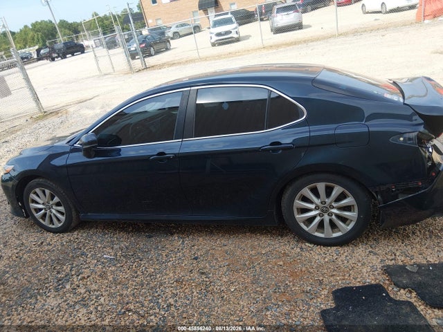 45856240 :رقم المزاد ، 4T1B11HK1JU604955 vin ، 2018 Toyota Camry L/le/xle/se/xse مزاد بيع