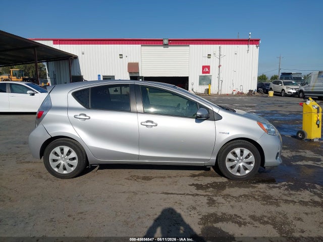 JTDKDTB35E1075896 Toyota Prius C One