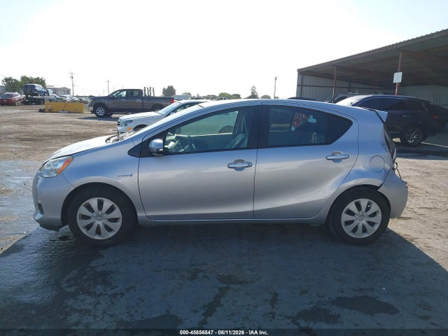 JTDKDTB35E1075896 Toyota Prius C One