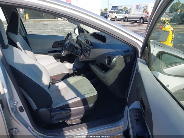 JTDKDTB35E1075896 Toyota Prius C One
