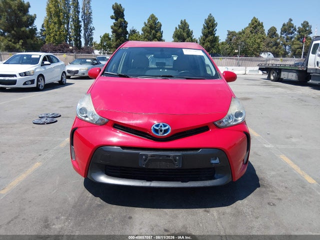JTDZN3EU4FJ039330 Toyota Prius V Four