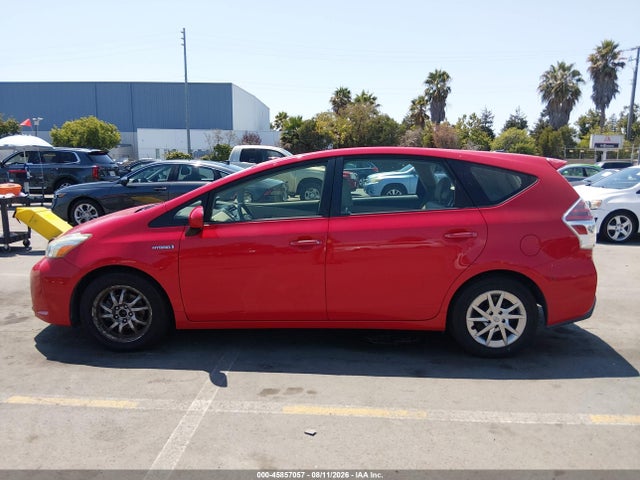 JTDZN3EU4FJ039330 Toyota Prius V Four