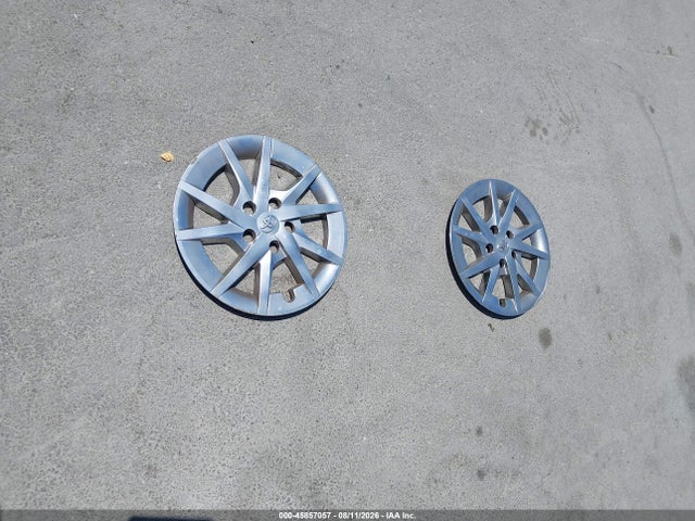 JTDZN3EU4FJ039330 Toyota Prius V Four