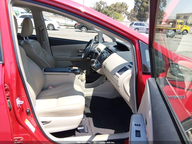 JTDZN3EU4FJ039330 Toyota Prius V Four