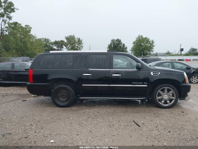 Продажа на аукционе авто 2011 Cadillac Escalade Esv Luxury, vin: 1GYS4HEF3BR356928, номер лота: 45857112