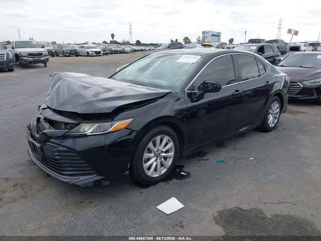Toyota CAMRY LE 2018 4T1B11HK0JU608947 Image 2