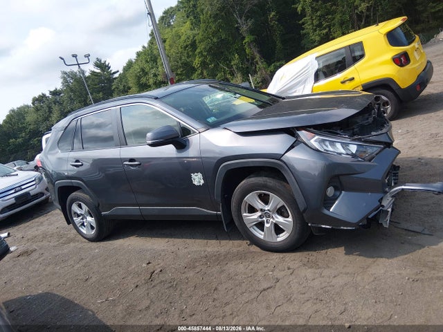 2020 Toyota Rav4 Xle მანქანა იყიდება აუქციონზე, vin: JTMP1RFV2LD530762, აუქციონის ნომერი: 45857444