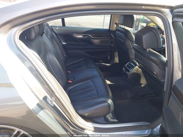 WBA7F0C5XGGL99700 BMW 750i