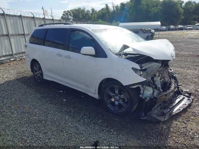 45858053 :رقم المزاد ، 5TDXZ3DC0HS773019 vin ، 2017 Toyota Sienna Se 8 Passenger مزاد بيع