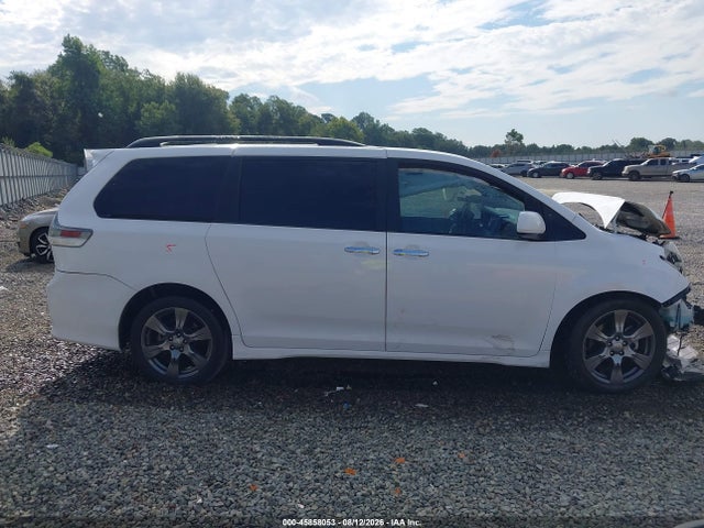 45858053 :رقم المزاد ، 5TDXZ3DC0HS773019 vin ، 2017 Toyota Sienna Se 8 Passenger مزاد بيع