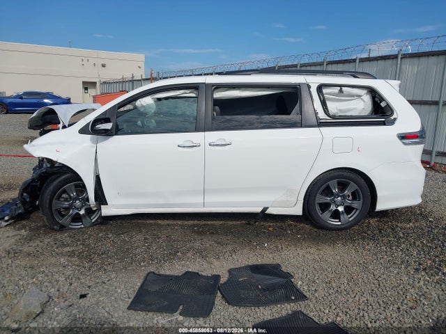 45858053 :رقم المزاد ، 5TDXZ3DC0HS773019 vin ، 2017 Toyota Sienna Se 8 Passenger مزاد بيع