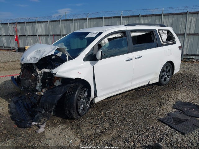45858053 :رقم المزاد ، 5TDXZ3DC0HS773019 vin ، 2017 Toyota Sienna Se 8 Passenger مزاد بيع