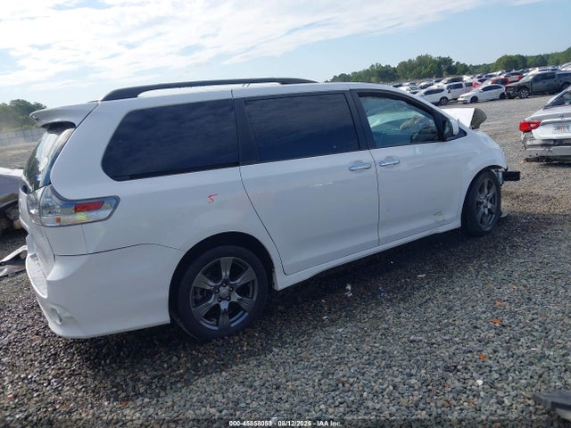 45858053 :رقم المزاد ، 5TDXZ3DC0HS773019 vin ، 2017 Toyota Sienna Se 8 Passenger مزاد بيع