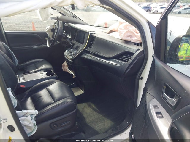 45858053 :رقم المزاد ، 5TDXZ3DC0HS773019 vin ، 2017 Toyota Sienna Se 8 Passenger مزاد بيع