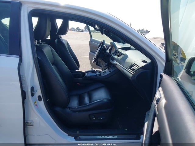 Lexus CT 200H 2016 JTHKD5BH9G2262299 Image 5