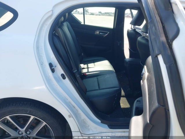 Lexus CT 200H 2016 JTHKD5BH9G2262299 Image 8