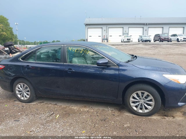 45858118 :رقم المزاد ، 4T1BF1FK6HU744904 vin ، 2017 Toyota Camry Le مزاد بيع