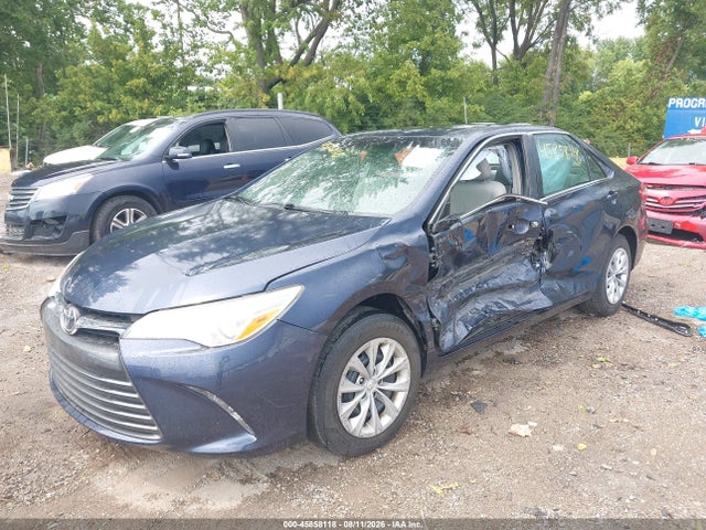 45858118 :رقم المزاد ، 4T1BF1FK6HU744904 vin ، 2017 Toyota Camry Le مزاد بيع