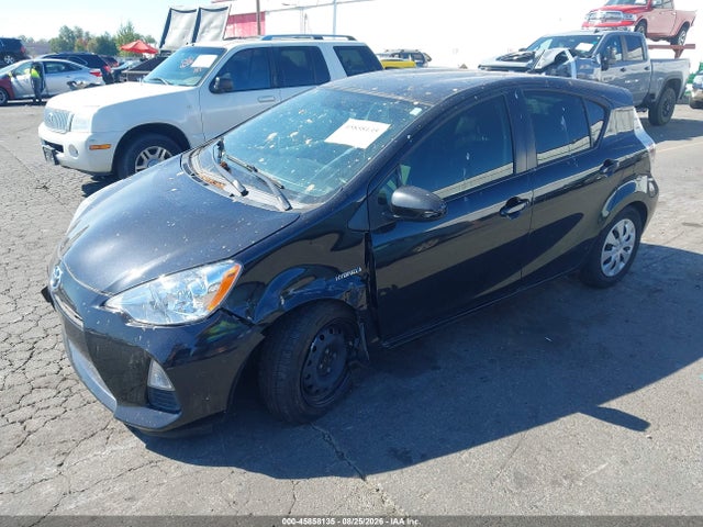 Toyota Prius C Two 2014 JTDKDTB39E1563569 Image 2