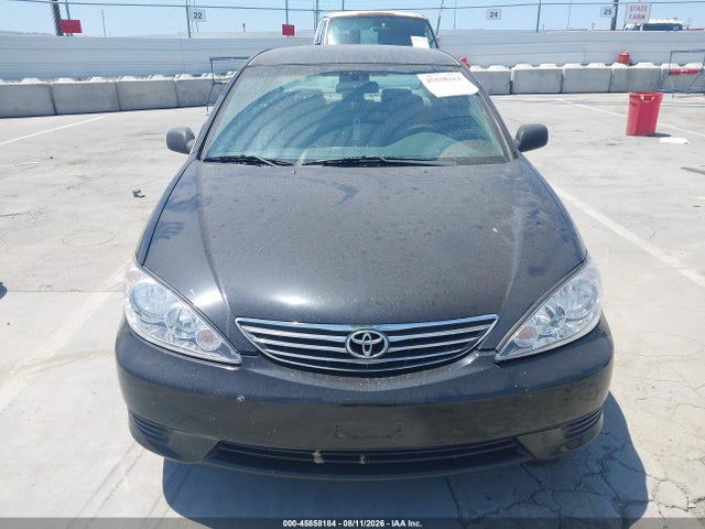 2005 Toyota Camry Le მანქანა იყიდება აუქციონზე, vin: 4T1BE32K05U016477, აუქციონის ნომერი: 45858184