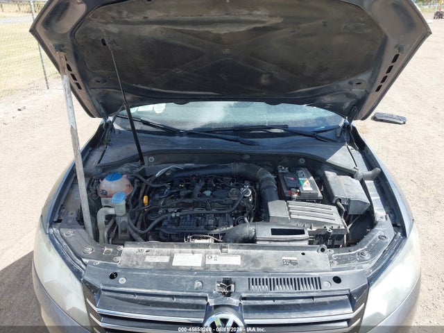 2014 Volkswagen Passat 1.8t Se მანქანა იყიდება აუქციონზე, vin: 1VWBS7A34EC121072, აუქციონის ნომერი: 45858260