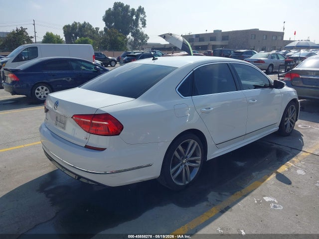 1VWAT7A39GC039818 Volkswagen Passat 1.8t R-line