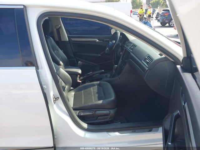 1VWAT7A39GC039818 Volkswagen Passat 1.8t R-line
