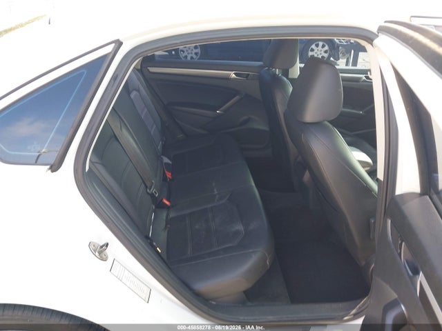1VWAT7A39GC039818 Volkswagen Passat 1.8t R-line