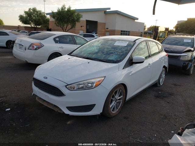Ford FOCUS SE 2018 1FADP3K20JL261230 Image 2