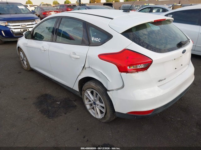 Ford FOCUS SE 2018 1FADP3K20JL261230 Image 3