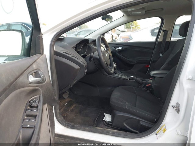 Ford FOCUS SE 2018 1FADP3K20JL261230 Image 5