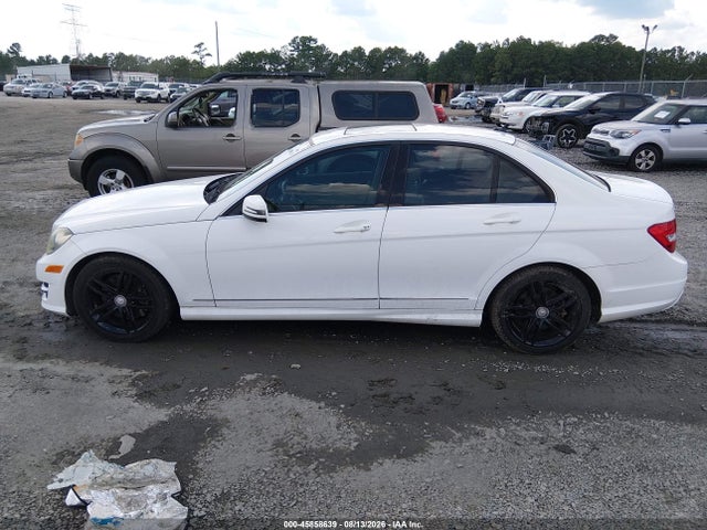 2013 Mercedes-benz C 300 Sport 4matic მანქანა იყიდება აუქციონზე, vin: WDDGF8AB0DR298553, აუქციონის ნომერი: 45858639