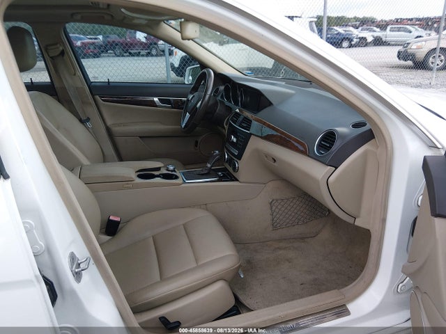 2013 Mercedes-benz C 300 Sport 4matic მანქანა იყიდება აუქციონზე, vin: WDDGF8AB0DR298553, აუქციონის ნომერი: 45858639