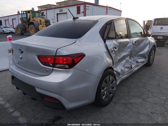 2020 Kia Rio S მანქანა იყიდება აუქციონზე, vin: 3KPA24AD6LE255884, აუქციონის ნომერი: 45858985