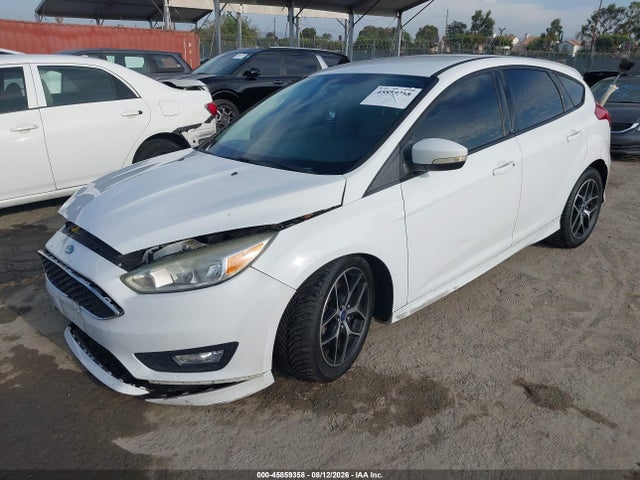 Ford FOCUS SE 2016 1FADP3K25GL254184 Image 2