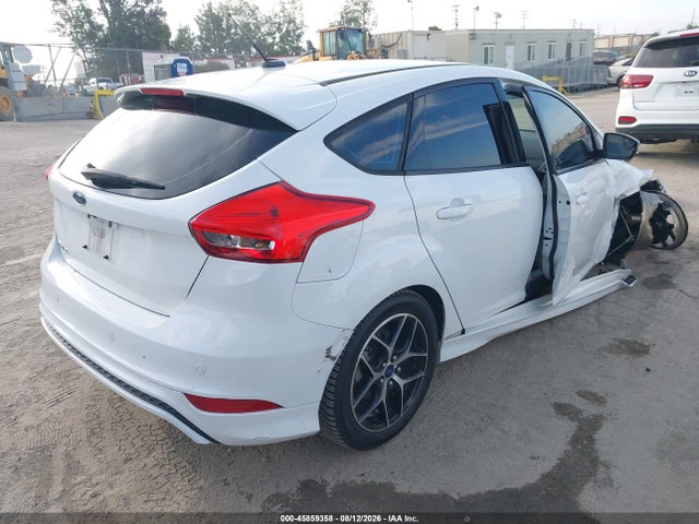 Ford FOCUS SE 2016 1FADP3K25GL254184 Image 4