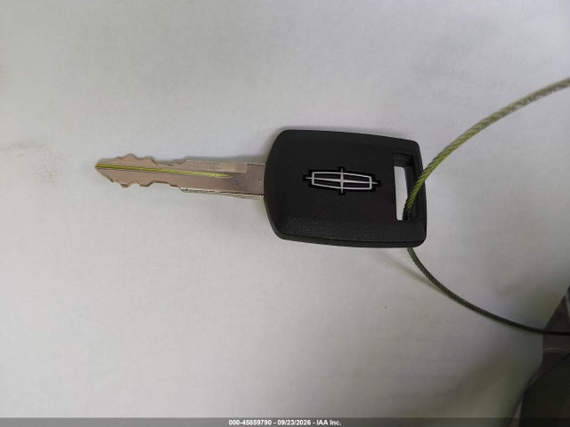 Продажа на аукционе авто 2005 Lincoln Town Car Signature, vin: 1LNHM81W45Y622954, номер лота: 45859790