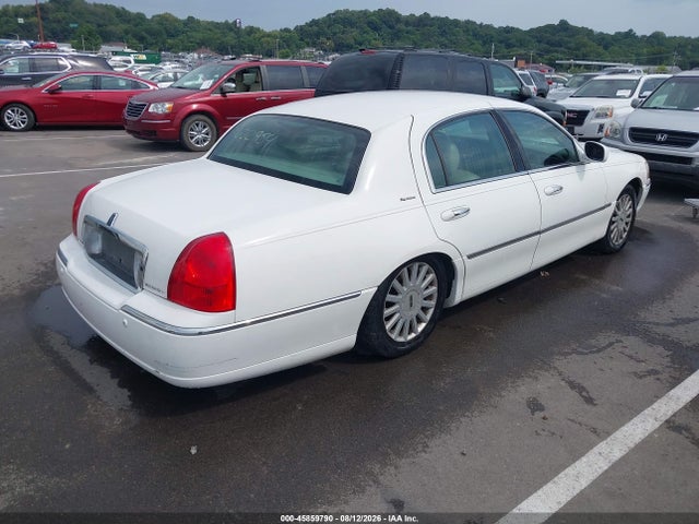 Продажа на аукционе авто 2005 Lincoln Town Car Signature, vin: 1LNHM81W45Y622954, номер лота: 45859790